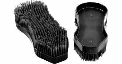 Shires Ezi-Groom detangler brush