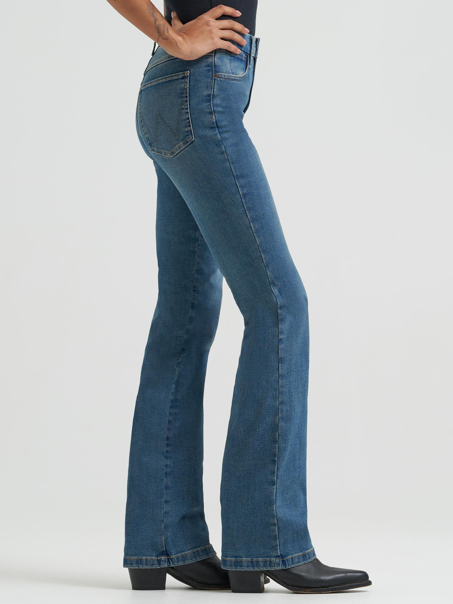 Wrangler Bespoke bootcut high rise jeans - Ada
