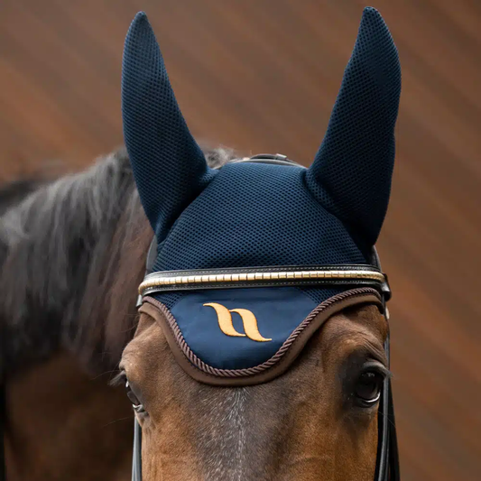 Engineered for supreme breathability with infrared benefits, it promotes relaxed muscles and a calm demeanor for your horse