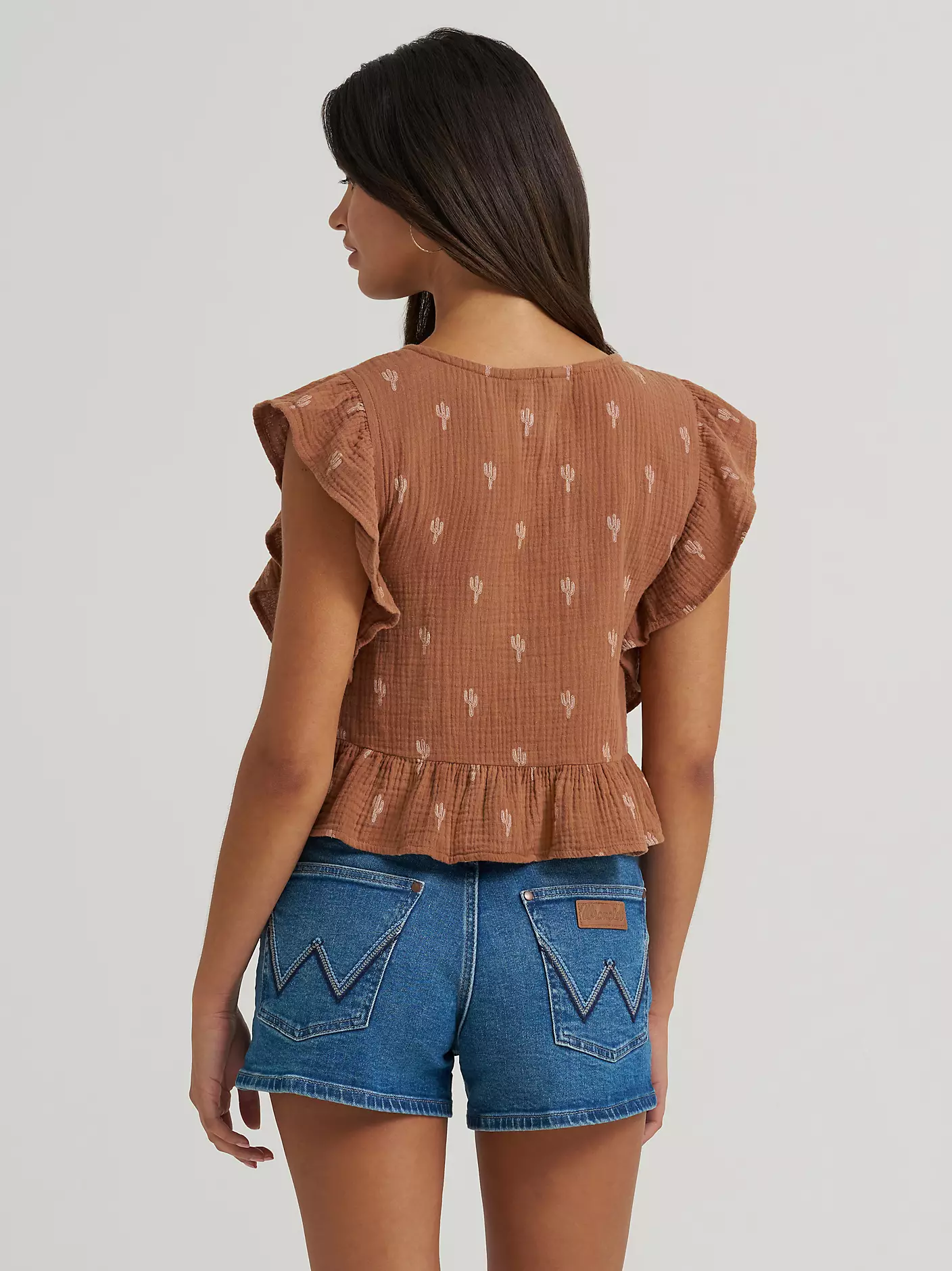 Wrangler women's Gauzy Flutter Sleeve blouse - Brown